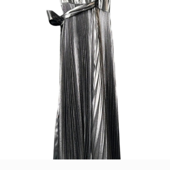 Dress - Picture 7 of 10